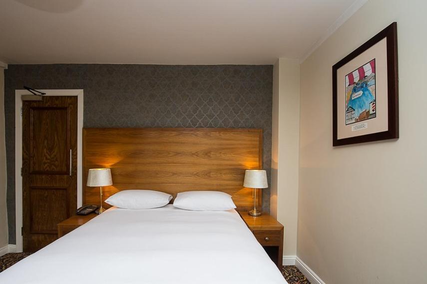 George Hotel Wetherspoon Б'юдлі Екстер'єр фото