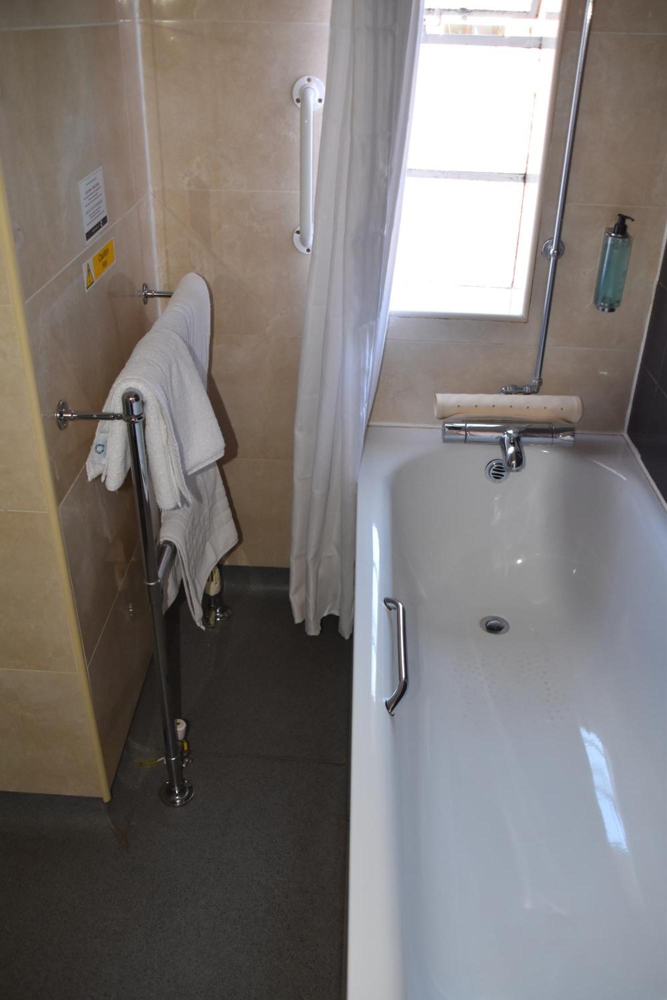 George Hotel Wetherspoon Б'юдлі Номер фото